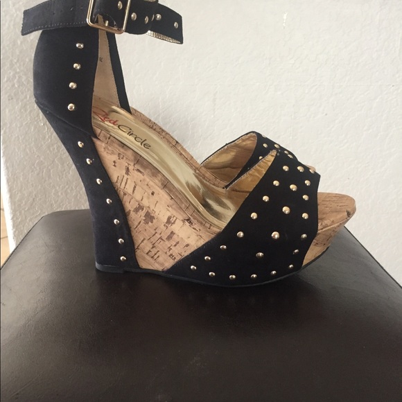 Women’s size 8 1/2 - Picture 4 of 8